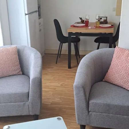 Joli Studio Audrey Frais Au Nord Proche Cure Wifi Parking Balcon *