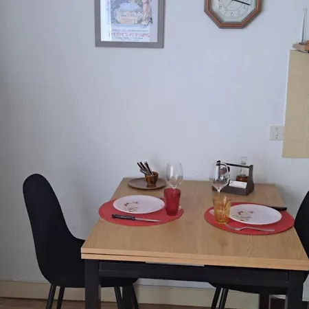 Promo Dernieres Disponibilites 50 M Des Cures Grand Studio Audrey Renove Avec Gout Parking Wifi *