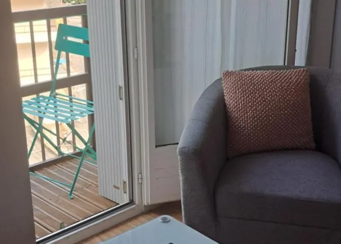 A Cote Des Cures Grand Audrey Ideal Renove Avec Gout Parking Wifi Dernieres Disponibilites Aout Et Des Le 4 Novembre
